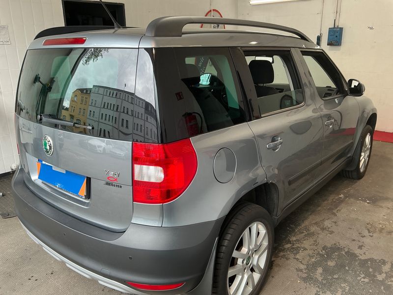 Skoda Yeti 1.2 TSI Ambition Plus Edition 2012 – снимка 2