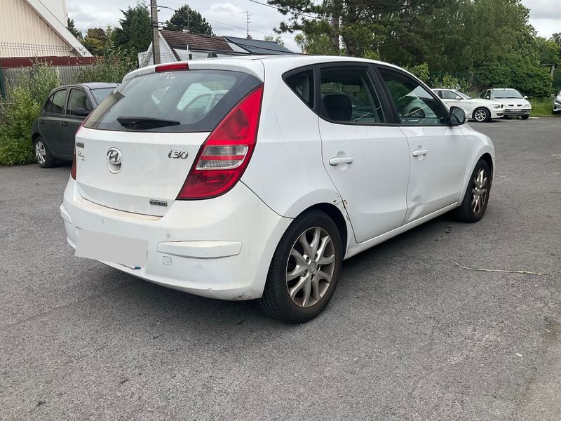 Hyundai i30 1.6 CRDi Classic 2010 – снимка 2
