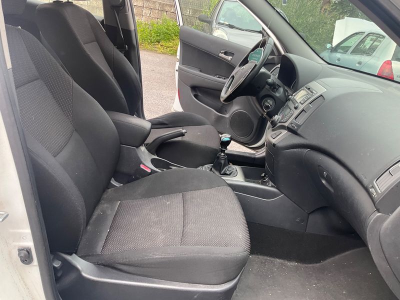 Hyundai i30 1.6 CRDi Classic 2010 – снимка 3