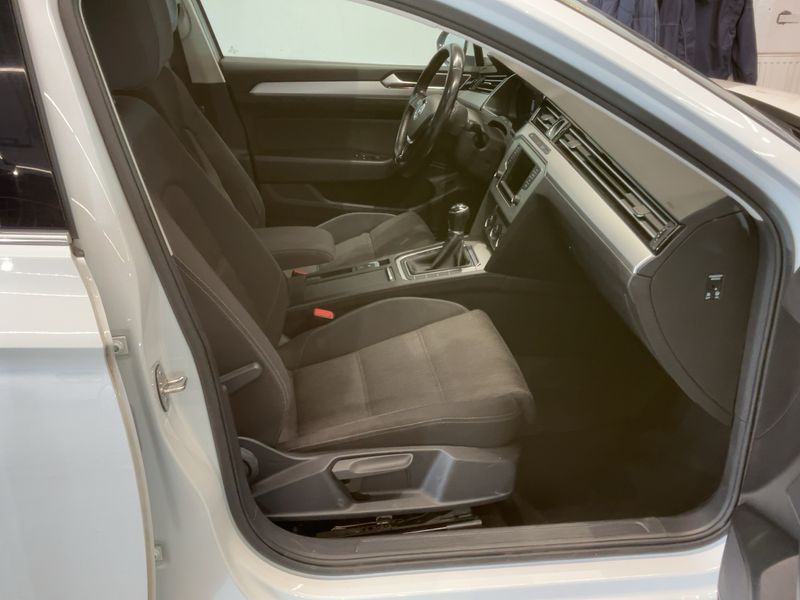 Volkswagen Passat 1.4 TSI Comfortline BlueMotion Tech 2017 – снимка 11