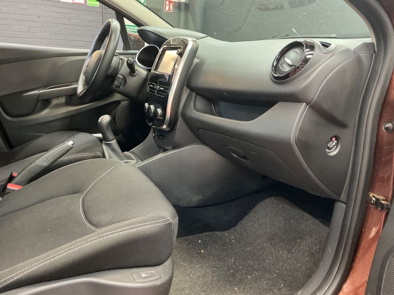 Renault Clio 0.9 Dynamique 2015 – снимка 25