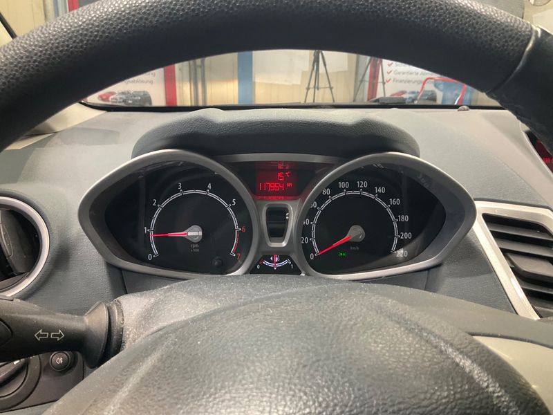 Ford Fiesta 1.25 Titanium 2011 – снимка 4