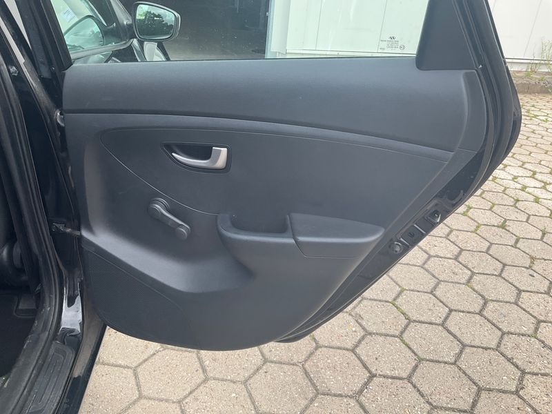 Hyundai i30 1.6 GDI Trend 2013 – снимка 32