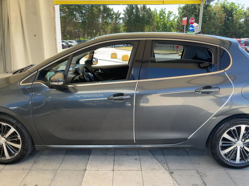 Peugeot 208 1.6 Blue-HDi Allure 2016 – снимка 4