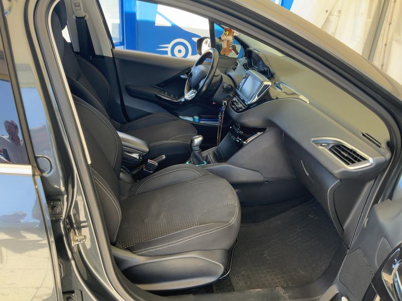 Peugeot 208 1.6 Blue-HDi Allure 2016 – снимка 16