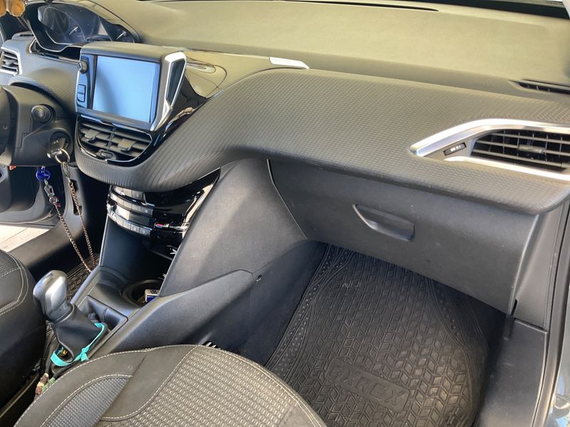 Peugeot 208 1.6 Blue-HDi Allure 2016 – снимка 25