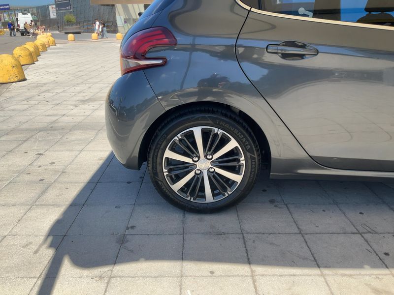 Peugeot 208 1.6 Blue-HDi Allure 2016 – снимка 9
