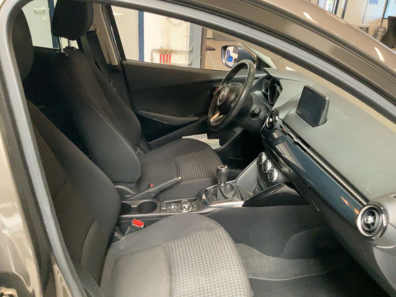 Mazda 2 1.5 Attraction 2017 – снимка 16