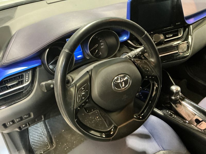 Toyota C-HR 1.8 Hybrid Graphic 2017 – снимка 25