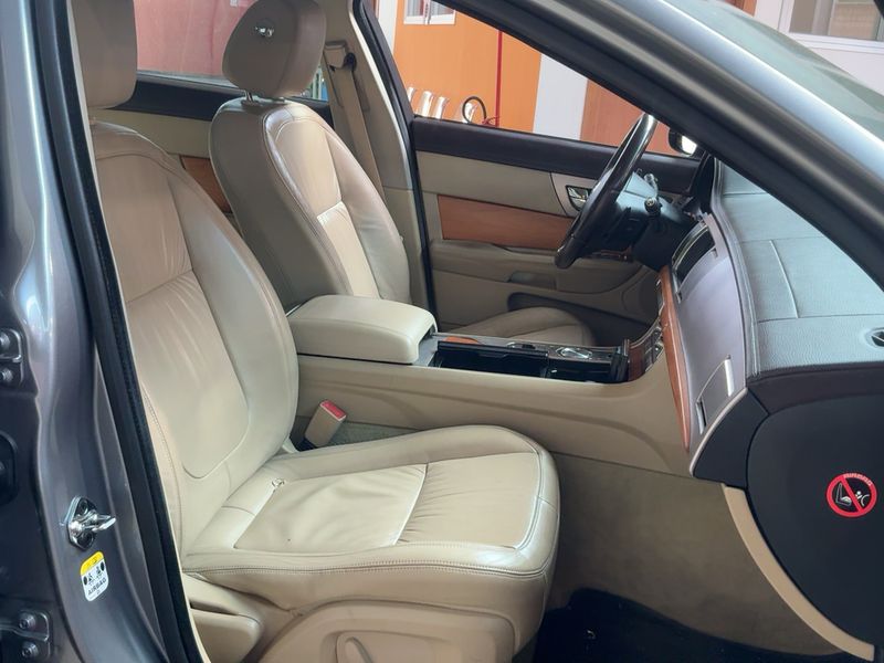 Jaguar XF 3.0 D V6 Luxury 2011 – снимка 16
