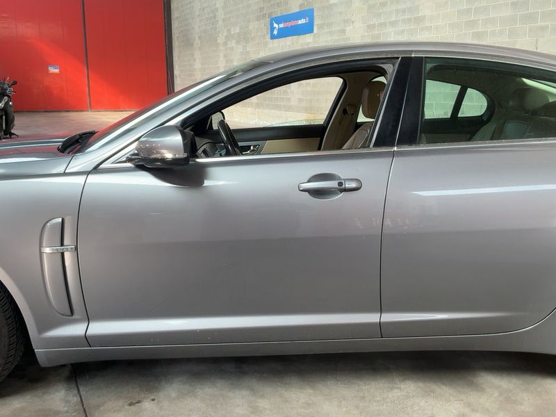 Jaguar XF 3.0 D V6 Luxury 2011 – снимка 4
