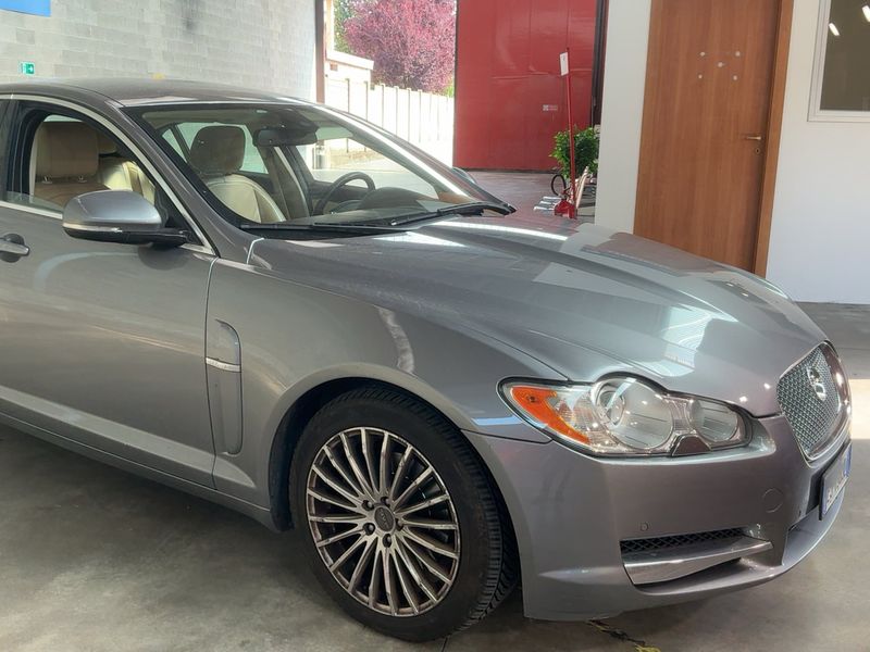 Jaguar XF 3.0 D V6 Luxury 2011 – снимка 12