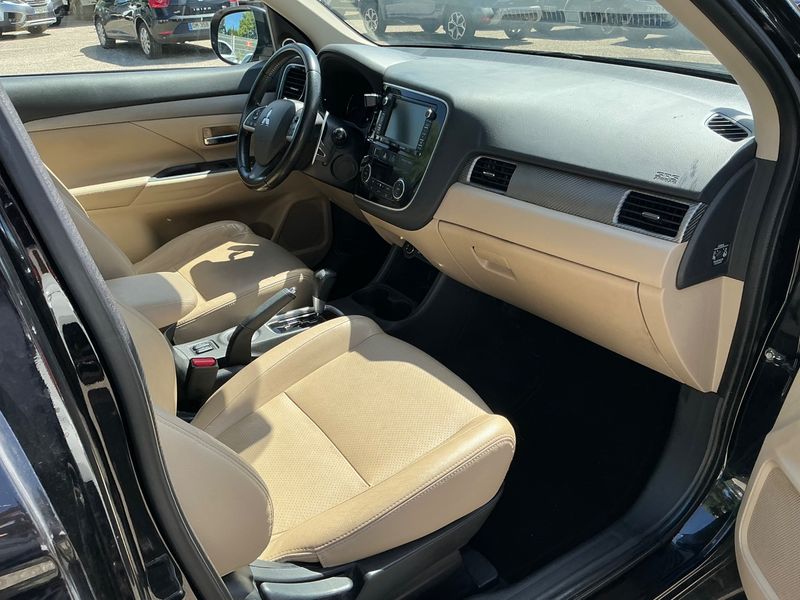 Mitsubishi Outlander 2.2 DI-D Plus 4WD 2014 – снимка 16
