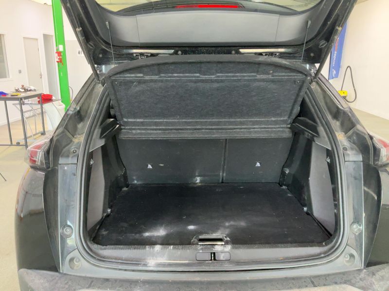 Peugeot 2008 1.5 Blue-HDi Allure Business 2021 – снимка 15