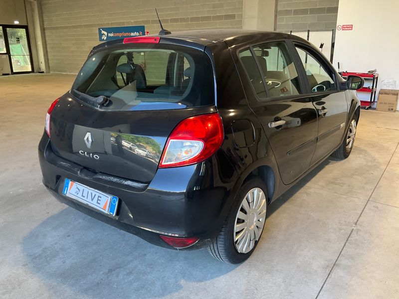 Renault Clio 1.2 Dynamique 2010 – снимка 2