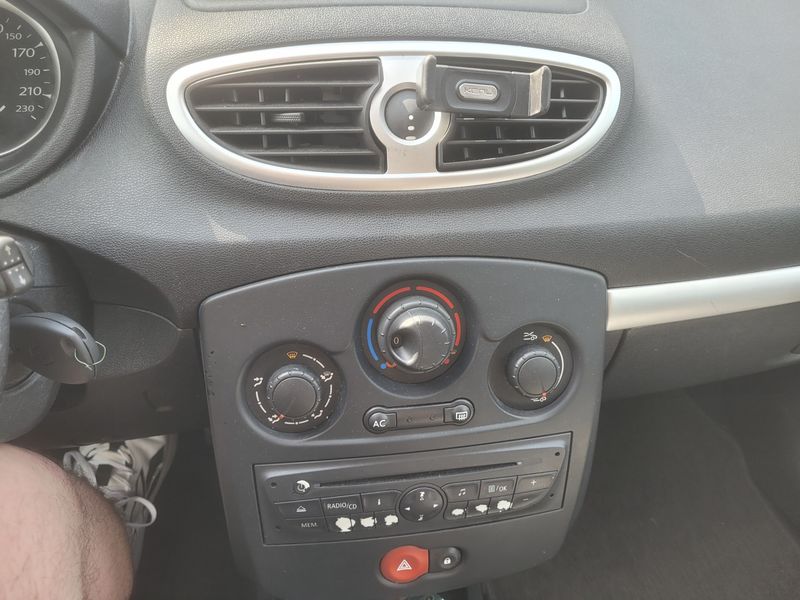 Renault Clio 1.5 dCi Expression Clim 2011 – снимка 26