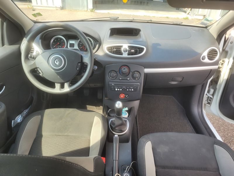 Renault Clio 1.5 dCi Expression Clim 2011 – снимка 17