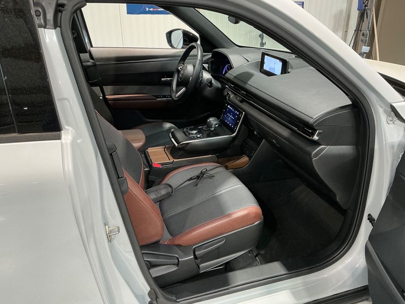Mazda MX-30 electric drive 125 kW Makoto R-EV 2024 – снимка 16