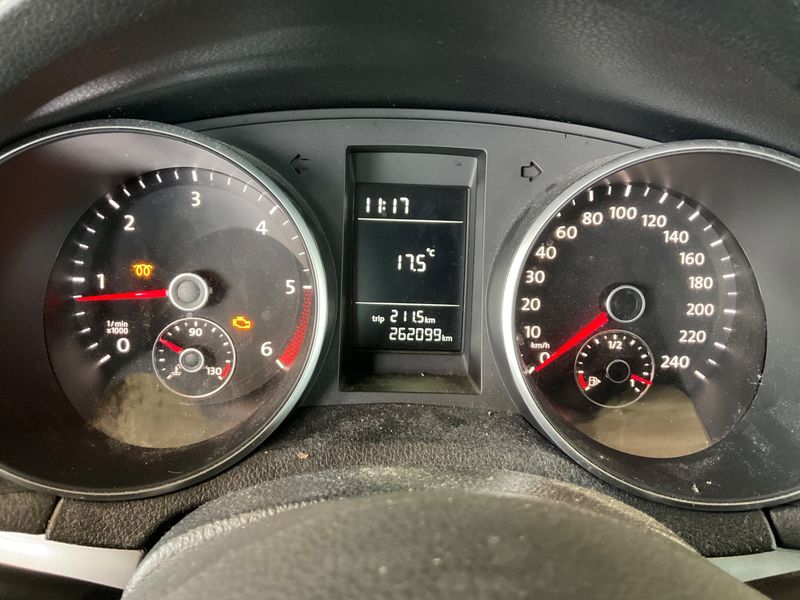 Volkswagen Golf VI 1.6 TDI Trendline BlueMotion Tech 2011 – снимка 4