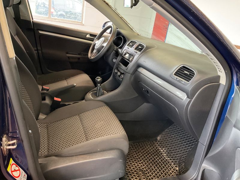 Volkswagen Golf VI 1.6 TDI Trendline BlueMotion Tech 2011 – снимка 3
