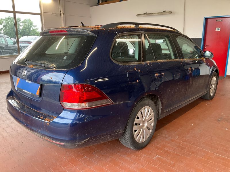 Volkswagen Golf VI 1.6 TDI Trendline BlueMotion Tech 2011 – снимка 2