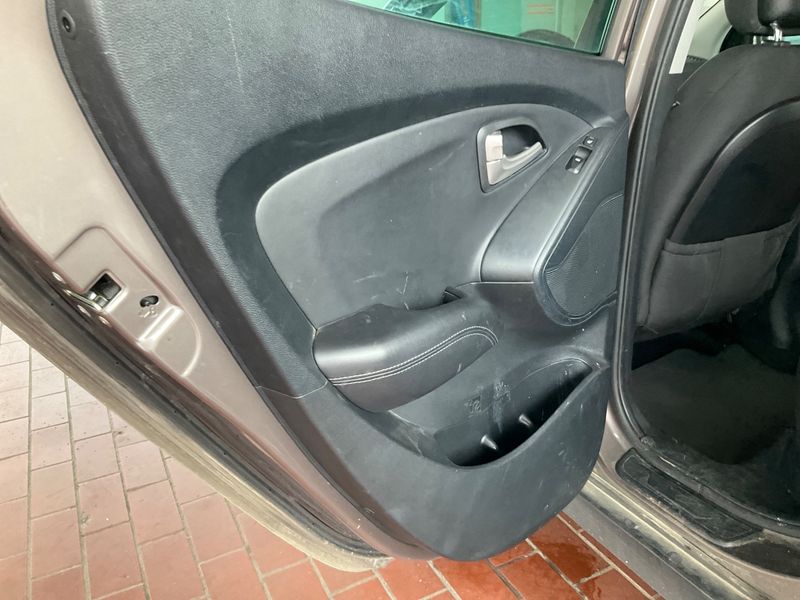 Hyundai ix35 2.0 CRDi 5 Star Edition AWD 2013 – снимка 40