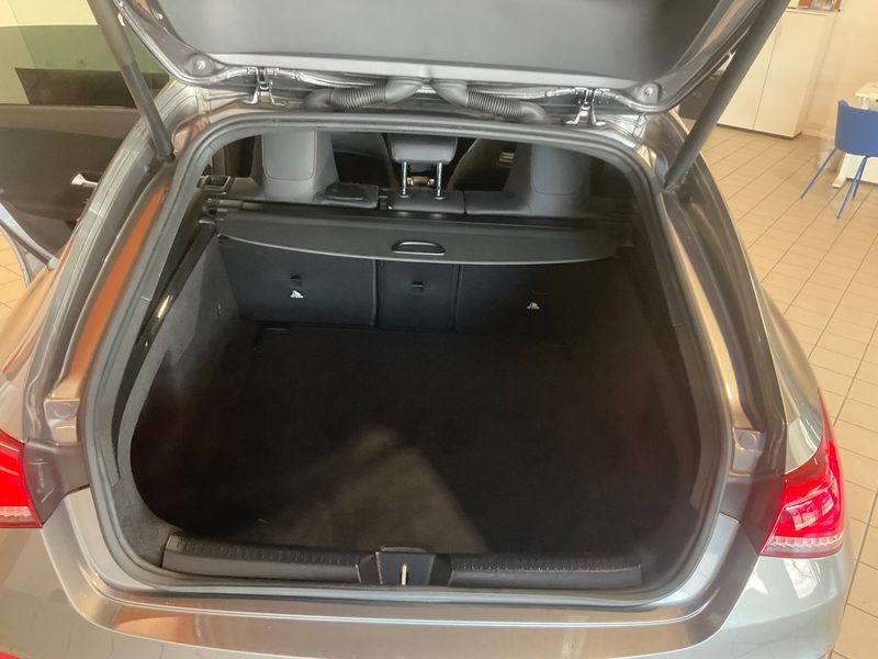 Mercedes-Benz CLA-Klasse CLA 200 d Shooting Brake AMG Line 2023 – снимка 16