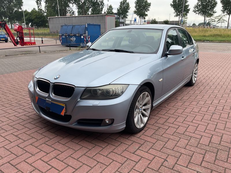 BMW 3er 318i 2009 – снимка 1