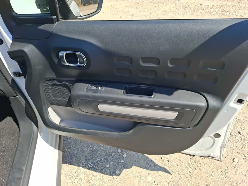 Citroen C3 1.5 Blue-HDi Société Feel Nav 2021 – снимка 34