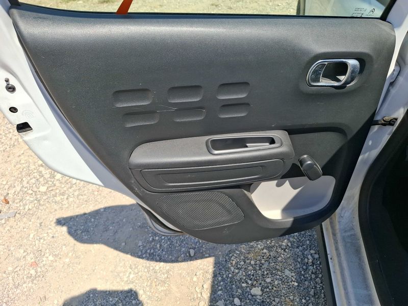 Citroen C3 1.5 Blue-HDi Société Feel Nav 2021 – снимка 32