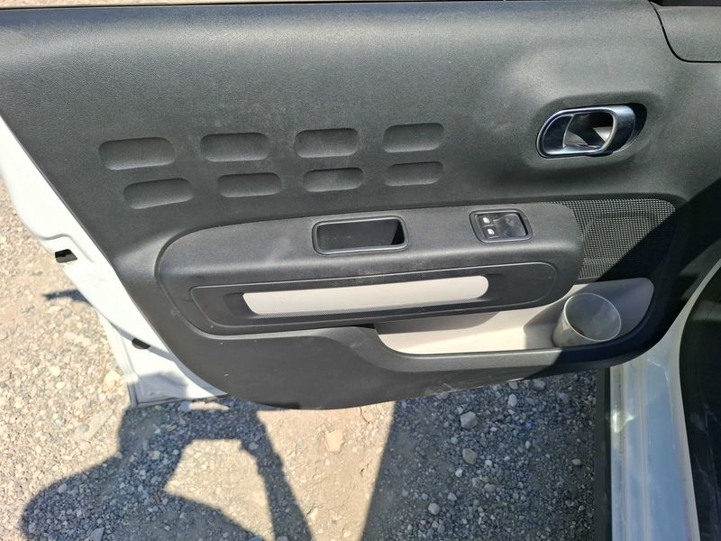 Citroen C3 1.5 Blue-HDi Société Feel Nav 2021 – снимка 29