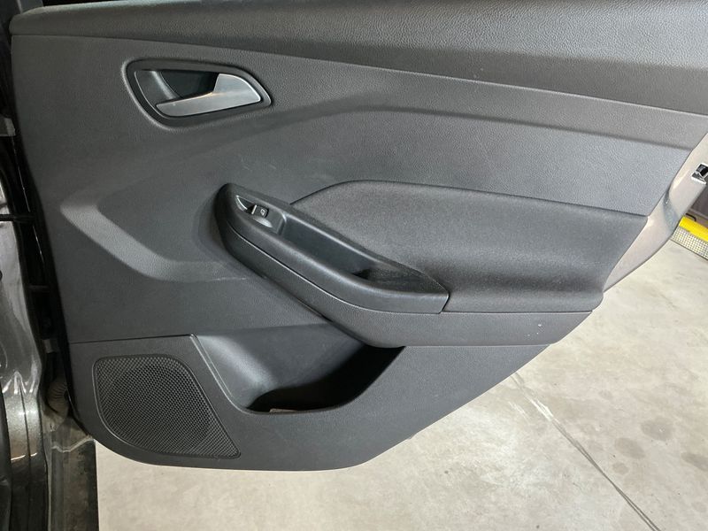 Ford Focus 1.0 EcoBoost Titanium 2017 – снимка 30