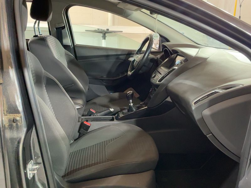 Ford Focus 1.0 EcoBoost Titanium 2017 – снимка 16