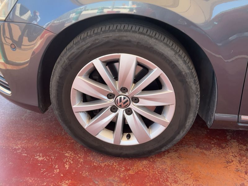 Volkswagen Passat 2.0 TDI Advance BlueMotion Tech 2011 – снимка 17