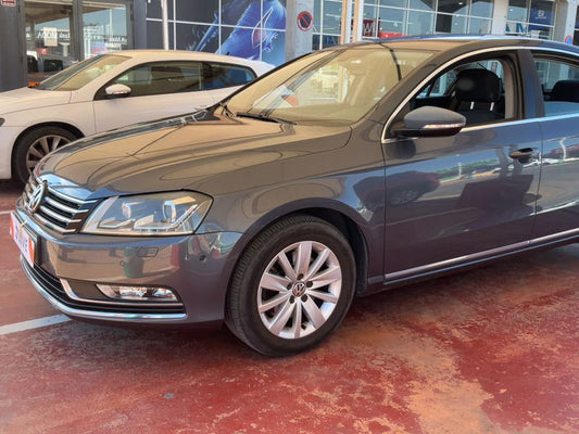 Volkswagen Passat 2.0 TDI Advance BlueMotion Tech 2011 – снимка 2