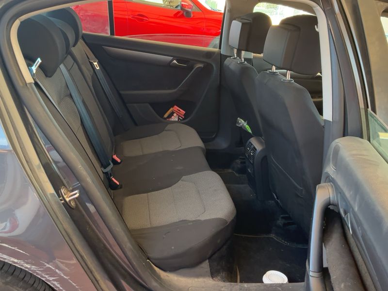 Volkswagen Passat 2.0 TDI Advance BlueMotion Tech 2011 – снимка 14