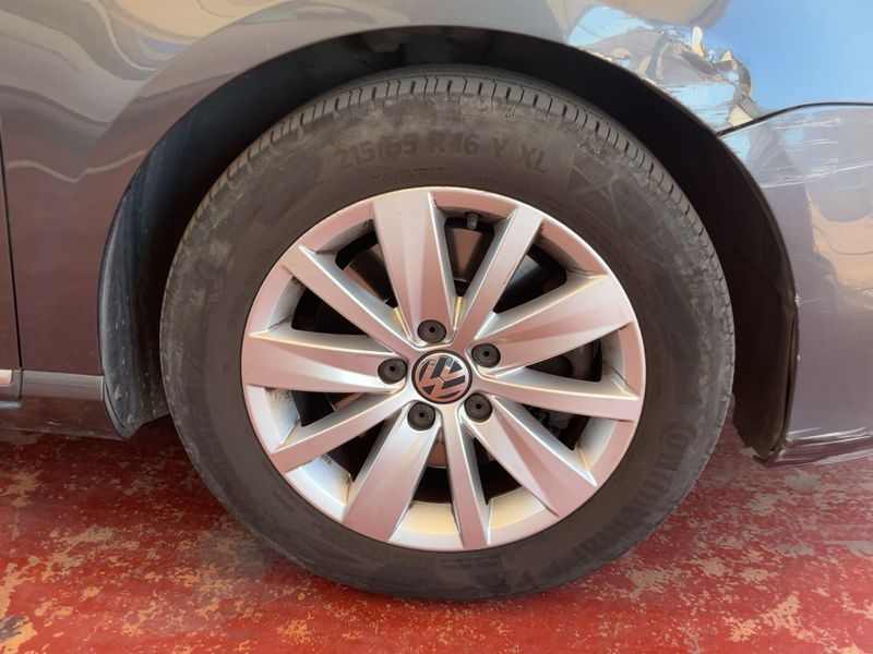 Volkswagen Passat 2.0 TDI Advance BlueMotion Tech 2011 – снимка 20