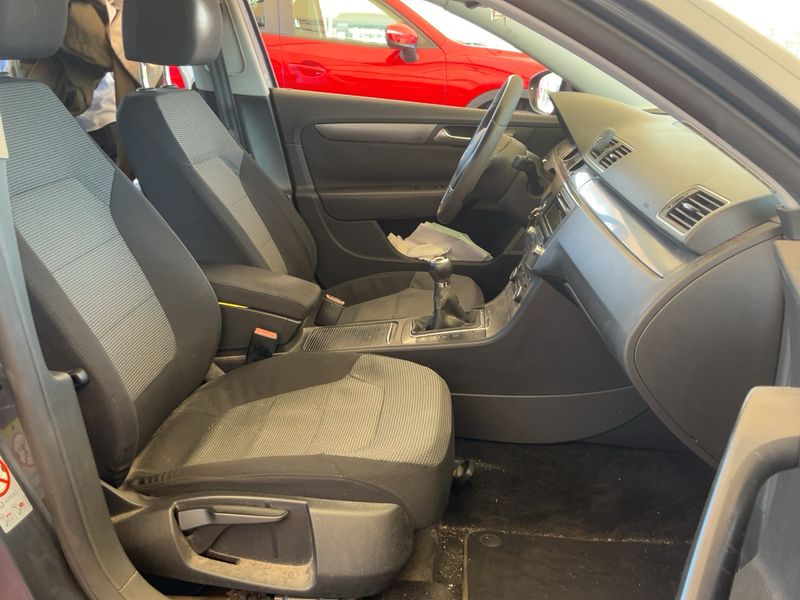 Volkswagen Passat 2.0 TDI Advance BlueMotion Tech 2011 – снимка 11