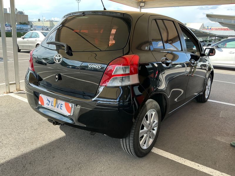 Toyota Yaris 1.4 D-4D Connect 2011 – снимка 2