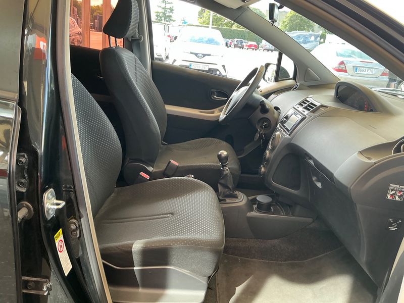 Toyota Yaris 1.4 D-4D Connect 2011 – снимка 3