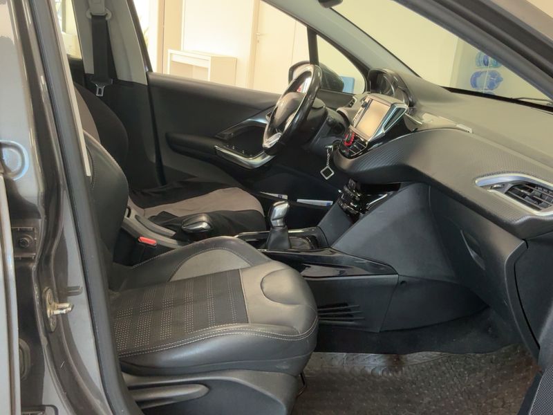 Peugeot 2008 1.2 PureTech Allure 2017 – снимка 16