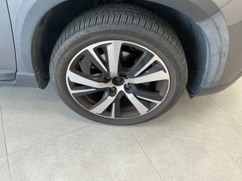 Peugeot 2008 1.2 PureTech Allure 2017 – снимка 21
