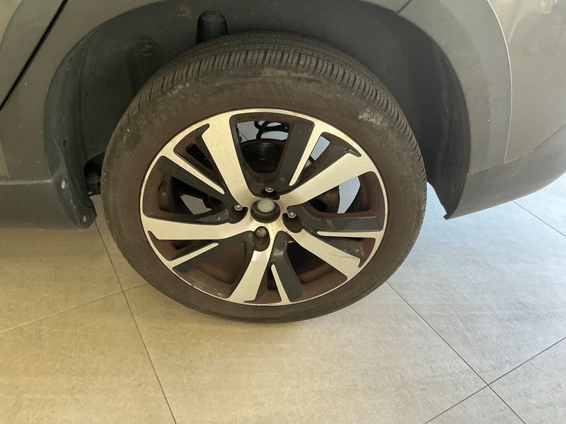 Peugeot 2008 1.2 PureTech Allure 2017 – снимка 25