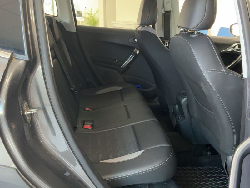 Peugeot 2008 1.2 PureTech Allure 2017 – снимка 19
