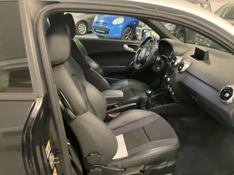 Audi A1 1.6 TDI S line Sportpaket 2011 – снимка 17