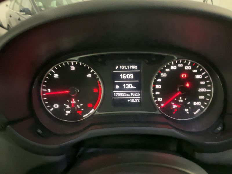 Audi A1 1.6 TDI S line Sportpaket 2011 – снимка 19