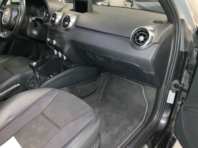 Audi A1 1.6 TDI S line Sportpaket 2011 – снимка 29