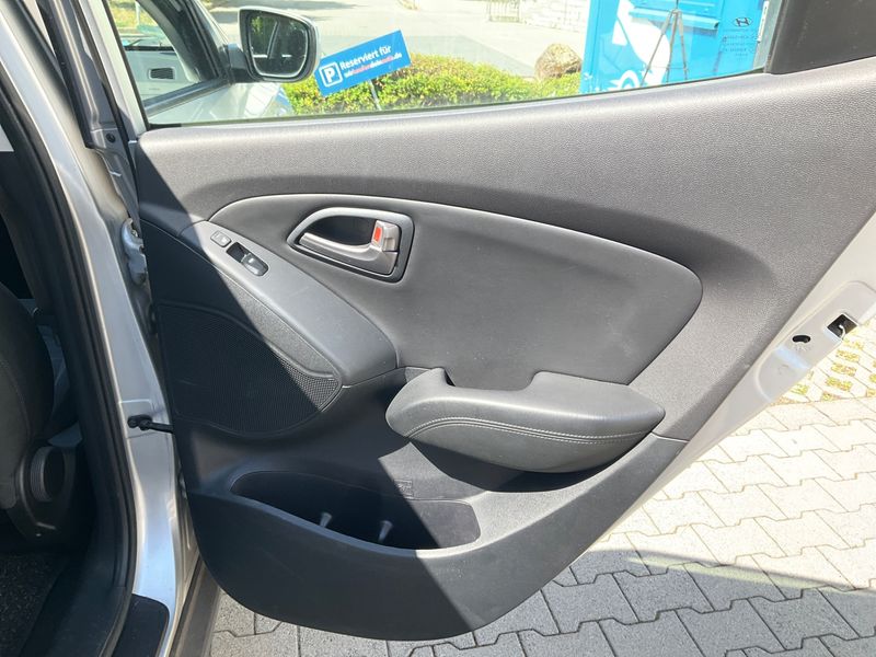 Hyundai Tucson 1.6 Classic blue 2WD 2015 – снимка 25
