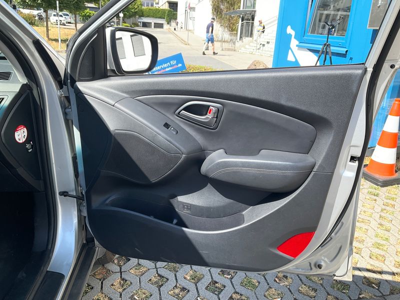 Hyundai Tucson 1.6 Classic blue 2WD 2015 – снимка 23