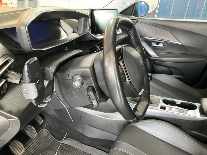 Peugeot 2008 1.2 PureTech Allure 2020 – снимка 26
